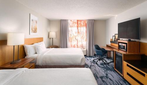 Queen Room with Tub - Mobility/Hearing Accessible
