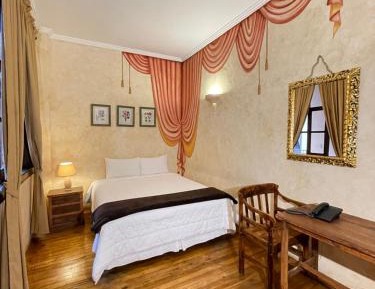 Standard Queen Room