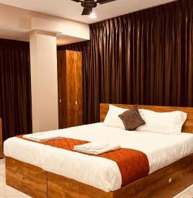 Deluxe Queen Room