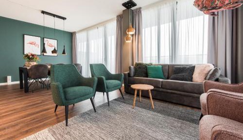 Extra Large 2 Bedroom Apartment with Balcony and Sofa Bed