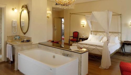 Suite with Hot Tub