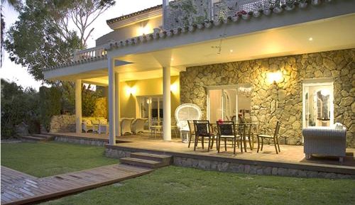 Villa with Garden View