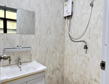 Deluxe Queen Suite