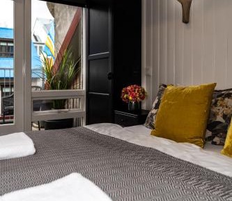 Penthouse Studio Apartment with Balcony