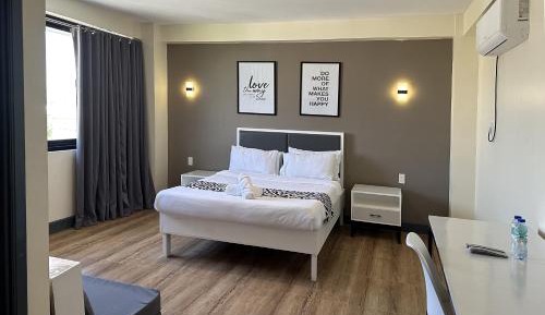 Deluxe Queen Room