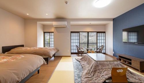 Twin Room with Shared Bathroom and Private Toilet
