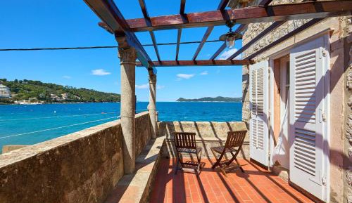 Deluxe Double Room with Balcony and Sea View