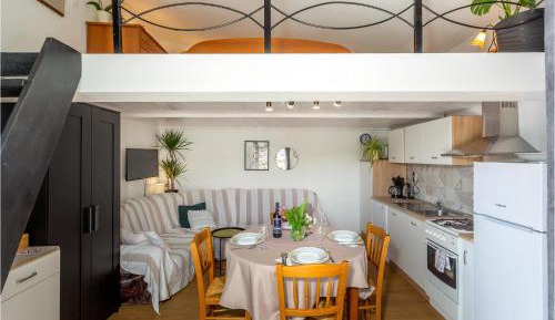 One-Bedroom Holiday Home