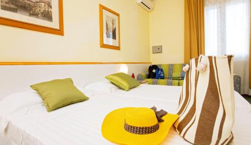 Family Room (2 Adults + 2 Children)