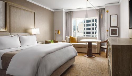 Deluxe King Room with City View