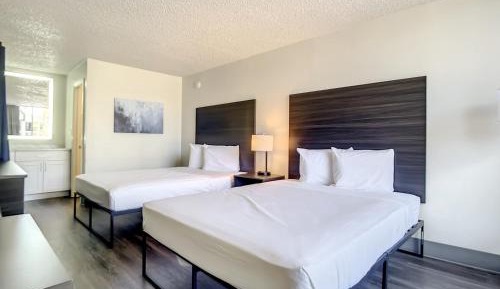 Deluxe Queen Room
