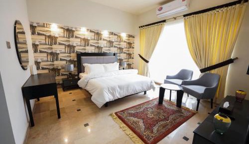 Deluxe Queen Room