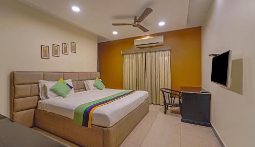[Sanitized] Deluxe Double or Twin Room