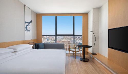 Deluxe King Room with City View