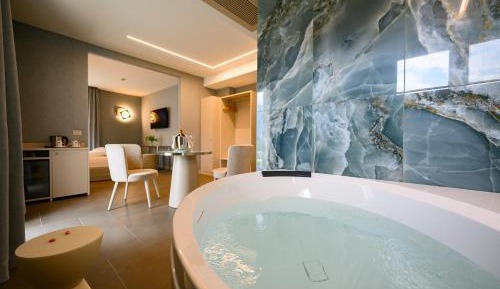 King Room with Spa Bath
