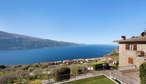 Superior One-Bedroom Apartment with Balcony