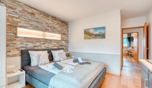 Apartment with Mountain View