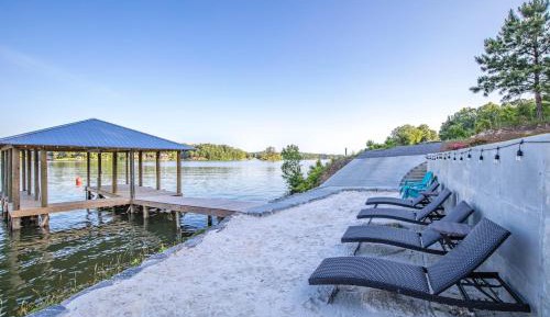 Three-Bedroom Holiday Home 