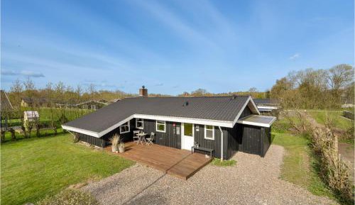 Three-Bedroom Holiday Home 