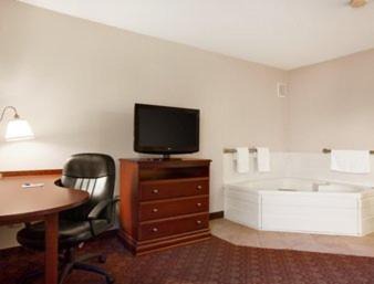 King Suite with Hot Tub - Non-Smoking