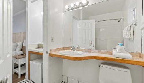 Deluxe Classic Queen Room