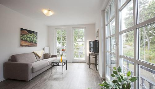 Apartment with Lake View