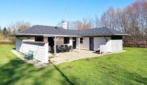 Three-Bedroom Holiday Home 
