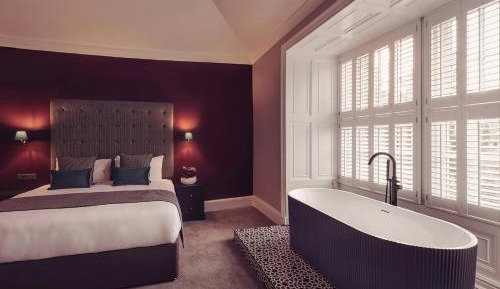 Deluxe King Suite