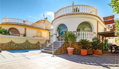 Three-Bedroom Holiday Home 