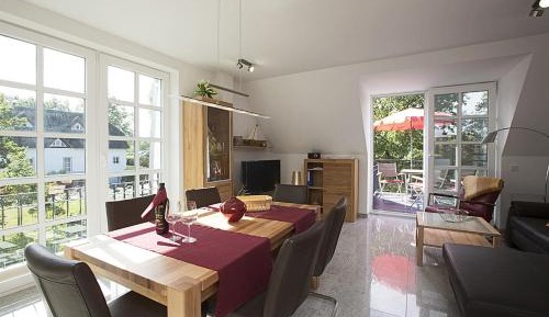 Apartment with Lake View