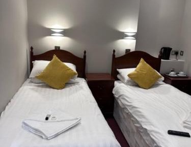 Twin Room with Private Bathroom