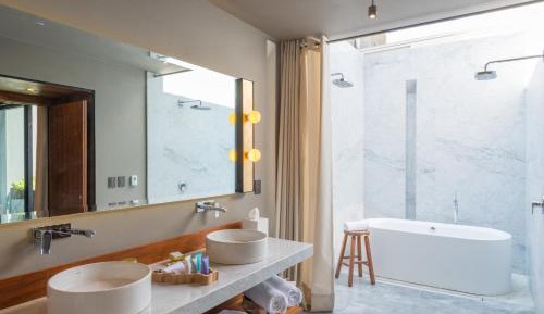 Suite with Mountain View