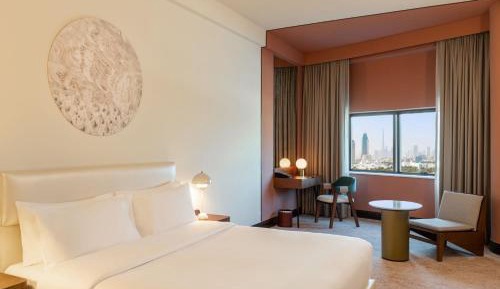 Deluxe Room – Complimentary Access/Transfers to Le Meridien Dubai Hotel & Conference Pool Area, 30% Discount in All Bar/Restaurants