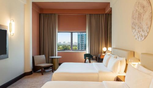 Deluxe Room – Complimentary Access/Transfers to Le Meridien Dubai Hotel & Conference Pool Area, 30% Discount in All Bar/Restaurants