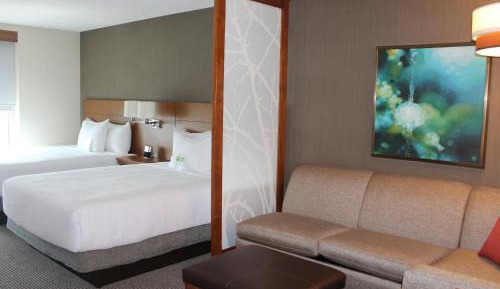 Queen Room with Two Queen Beds and Sofa Bed - High Floor