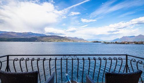 Double Room with Balcony and Lake View