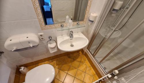 Small Double Room with Lake view and Balcony