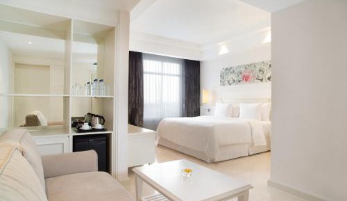 Signature King Room with Sofa Bed