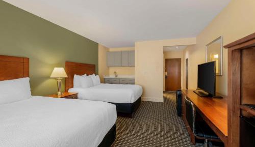 Two Queen Beds and Wet Bar