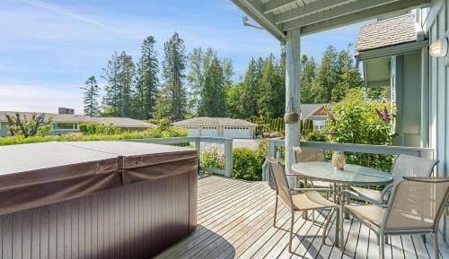 Four-Bedroom Holiday Home