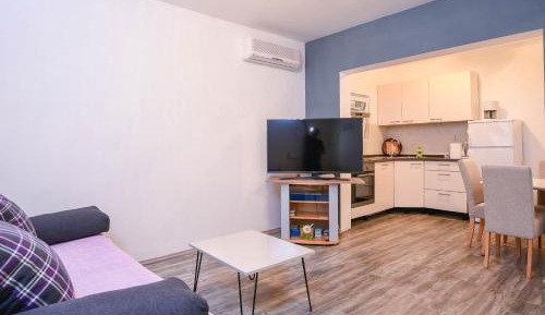 One-Bedroom Holiday Home