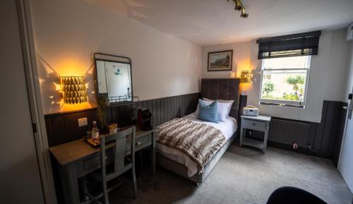 Single Room with Private External Bathroom