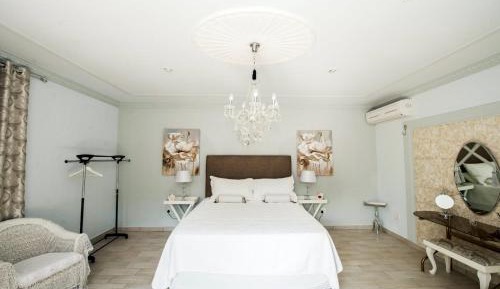 Honeymoon Suite