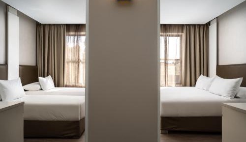 2 Bedroom, Bedroom 1: 1 Double, Bedroom 2: 2 Twin/Single Bed(s)