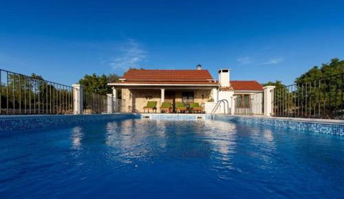 Villa with Swimming Pool