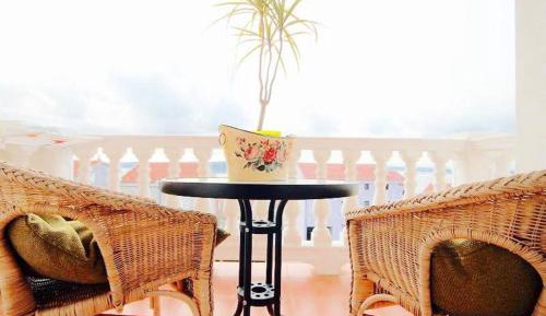 Comfort One-Bedroom Apartment with Balcony and Sea View