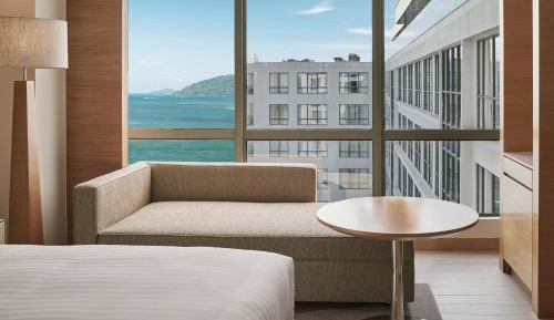 Deluxe King Room with Sea View