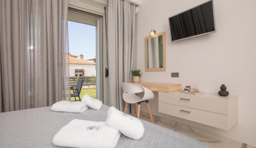 Apartment with Garden View