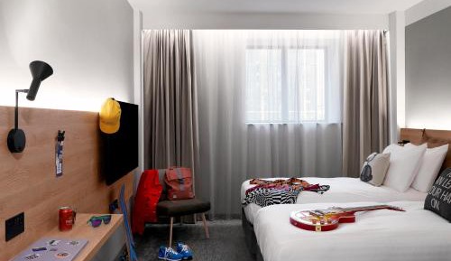 Moxy Sleeper, Guest room, 2 Twin/Single Bed(s)