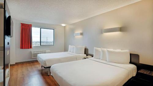 Queen Room with Two Queen Beds - Disability Access - Non-Smoking